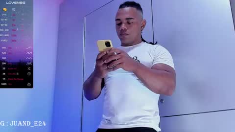 independent model online show from 10, 2, 2025