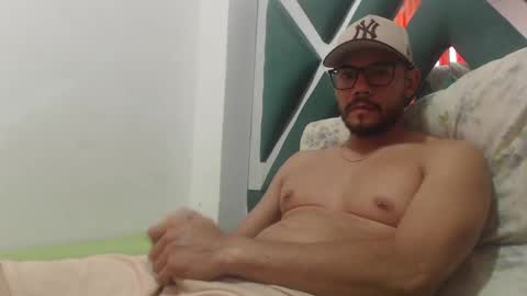 Snapshot of juanfe_style chatting on 11, 11, 2025 juanfe_style online show from 11, 11, 2025