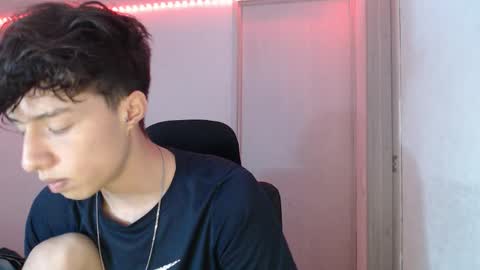 Snapshot of juanmres chatting on 17, 12, 2025 juanmres online show from 17, 12, 2025