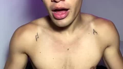 Snapshot of juicy_boy22 chatting on 7, 4, 2026 Miguel online show from 7, 4, 2026