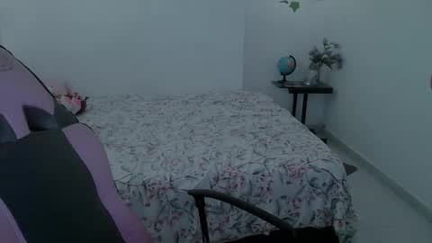 Snapshot of juicy_elenxx chatting on 5, 10, 2025 EleN online show from 5, 10, 2025