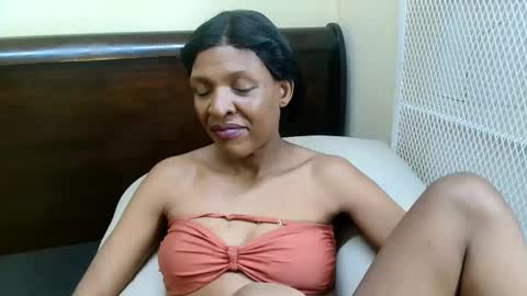 Snapshot of juicykayxxx chatting on 10, 9, 2025 Miss Kay online show from 10, 9, 2025