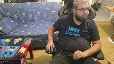 Snapshot of julcs chatting on 12, 10, 2025 Julcs online show from 12, 10, 2025