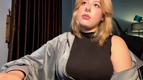 Snapshot of julenecappel chatting on 1, 3, 2026 Elvia online show from 1, 3, 2026