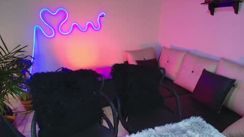 Jules and Gia online show from 28, 1, 2025