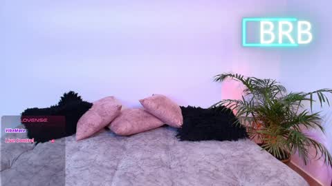 Jules and Gia online show from 5, 4, 2026