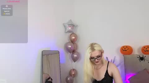 Snapshot of jules_night chatting on 29, 10, 2025 Jules Night online show from 29, 10, 2025