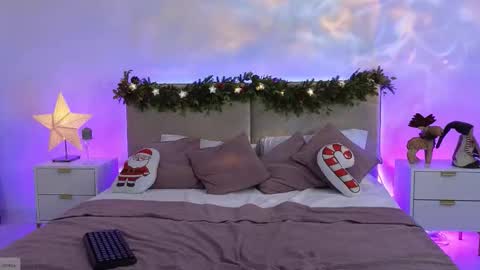 Snapshot of jules_night chatting on 18, 12, 2025 Jules Night online show from 18, 12, 2025