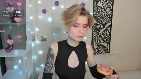 Snapshot of julescrown chatting on 7, 1, 2025 Jules online show from 7, 1, 2025