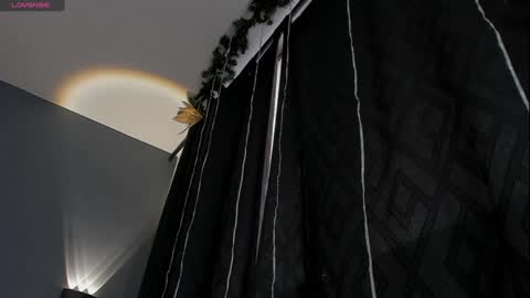 Juli Modelo Independiente online show from 4, 2, 2025