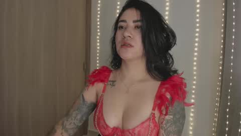 Juli Modelo Independiente online show from 19, 3, 2026