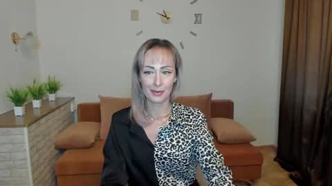 julia__cherry_ online show from 10, 12, 2024