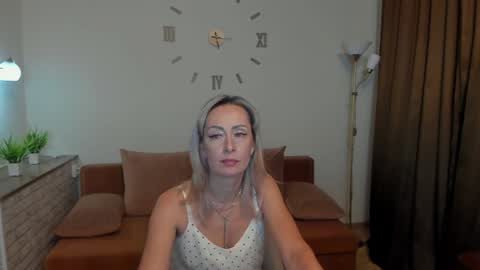 julia__cherry_ online show from 1, 2, 2025