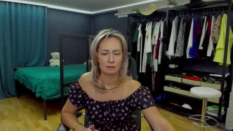 julia__cherry_ online show from 21, 11, 2025