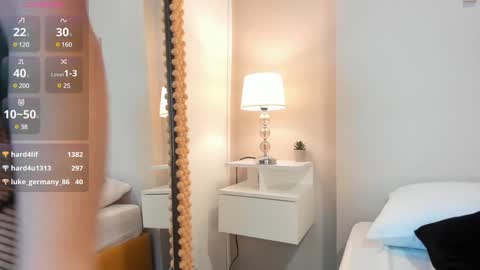 J U L IA   M A R T I N E Z online show from 30, 1, 2025