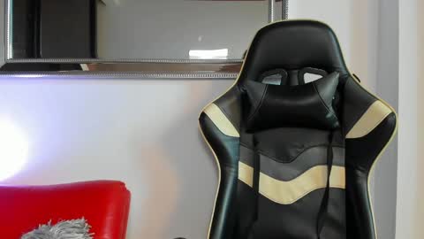 julian_wallace online show from 2, 4, 2026