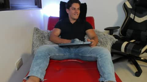 julian_wallace online show from 9, 4, 2026