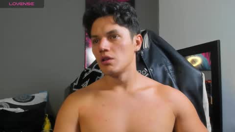 julian_wallace online show from 11, 6, 2026
