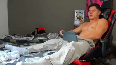 Snapshot of julian_wallace1 chatting on 21, 5, 2026 julian_wallace1 online show from 21, 5, 2026
