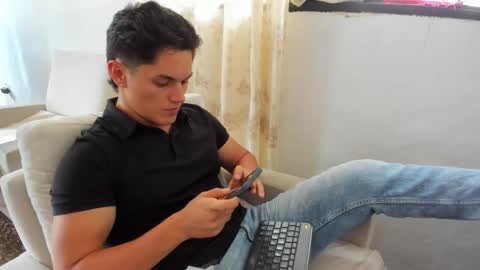 julian_wallace1 online show from 26, 5, 2026