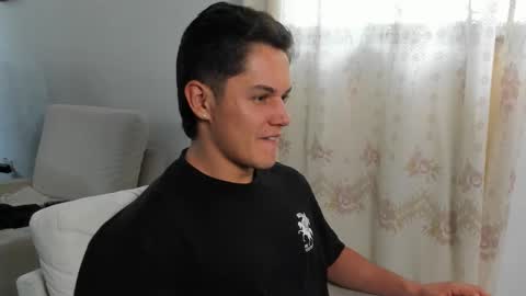 julian_wallace1 online show from 30, 5, 2026