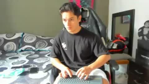 julian_wallace1 online show from 17, 6, 2026