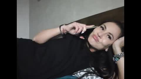 julianagold1 online show from 14, 1, 2025