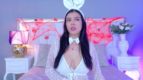 Juliet Bennet online show from 22, 10, 2025