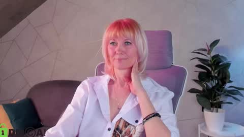 Julie Lucasss online show from 24, 3, 2026