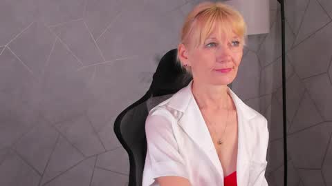 Julie Lucasss online show from 16, 5, 2026