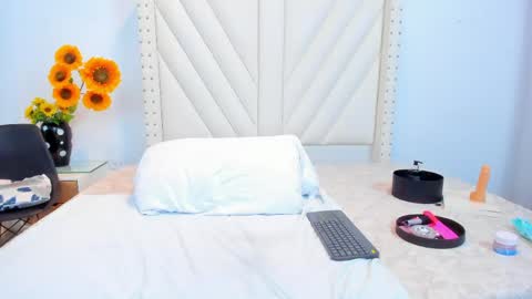 Julieehabubu online show from 30, 4, 2026