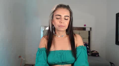 julieta__fox_ online show from 19, 2, 2025