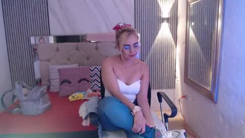 julieta__fox_ online show from 9, 3, 2026