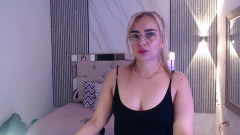 julieta__fox_ online show from 6, 4, 2026