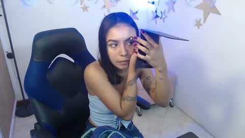 Snapshot of julieta_fn chatting on 6, 7, 2026 julieta_fn online show from 6, 7, 2026
