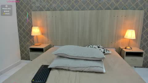 Julieta Robertson online show from 9, 4, 2026