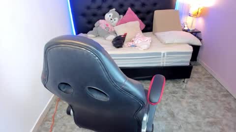 Julieth  online show from 12, 10, 2025