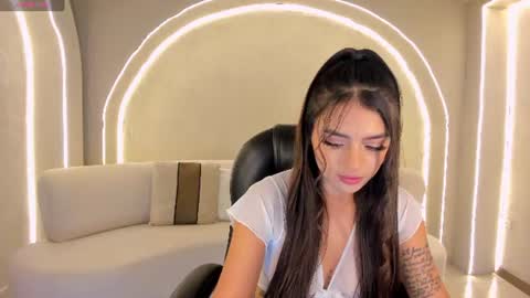 Snapshot of juliettemoreaux chatting on 14, 6, 2026 Juliette Moreau online show from 14, 6, 2026