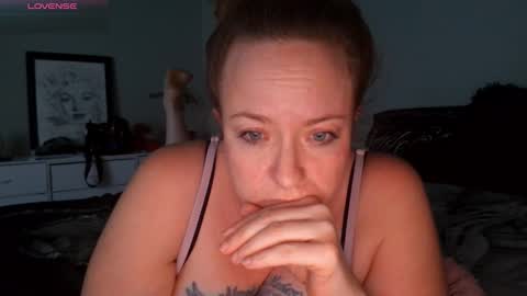 Snapshot of julimonroe chatting on 4, 2, 2026 Juli Monroe online show from 4, 2, 2026