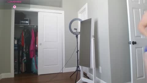 Snapshot of julimonroe chatting on 4, 2, 2026 Juli Monroe online show from 4, 2, 2026