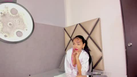 julitraviesa online show from 10, 4, 2026