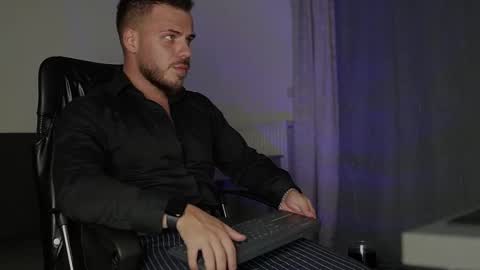 Snapshot of juliusmasters chatting on 9, 9, 2025 JULiUS online show from 9, 9, 2025
