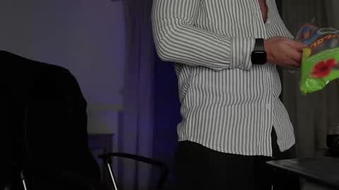 Snapshot of juliusmasters chatting on 10, 9, 2025 JULiUS online show from 10, 9, 2025