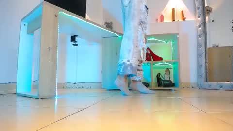 jullian online show from 6, 4, 2026