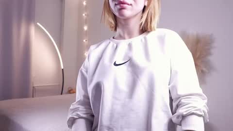 Snapshot of jynny_kiss chatting on 1, 3, 2025 Sinikka online show from 1, 3, 2025