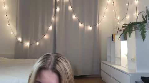 Snapshot of jynny_kiss chatting on 6, 3, 2025 Sinikka online show from 6, 3, 2025