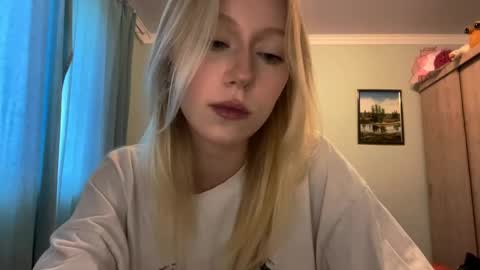 Mia 1st day here online show from 30, 5, 2026