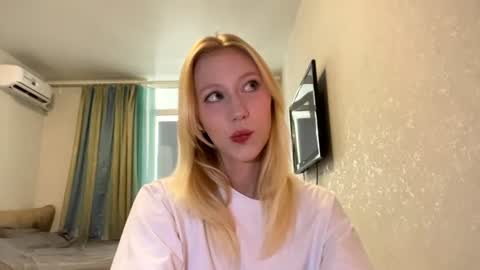 Mia 1st day here online show from 10, 7, 2026