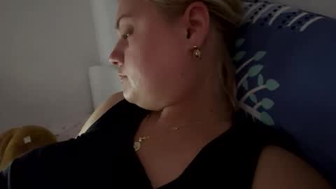 Kaelia and Daniel online show from 4, 10, 2025