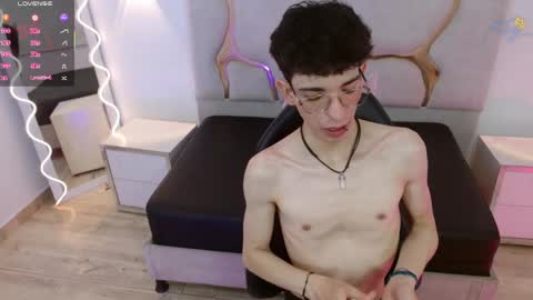 kai_tay1 online show from 6, 4, 2026